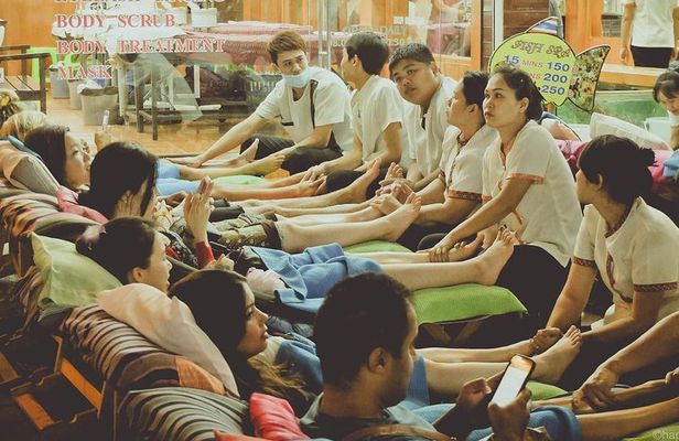 Experience Bangkok at Night with Streetfood Dinner & Foot Massage