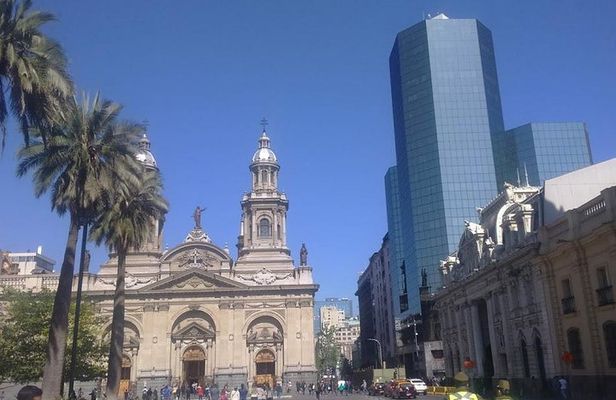 Santiago Private walking tour with Lunch 