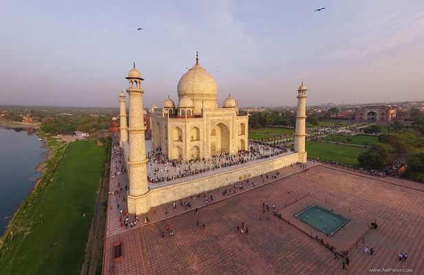 Day Tour of Taj Mahal & Agra Sightseeing