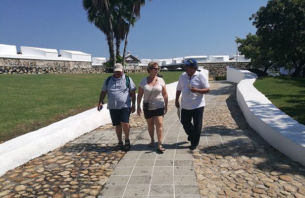 San Diego Fortress Explorer 6-Hour Highlights Walking & Van Tour