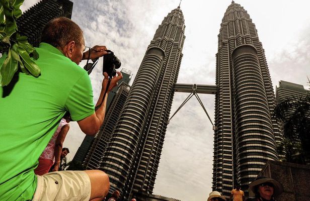 Private Night Tour: Petronas Twin Tower And Shopping