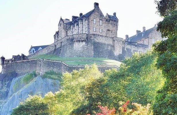 Edinburgh Castle Guided Walking Tour in English