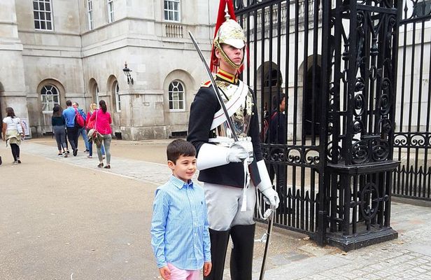 Kid-Friendly London Tour of Must-See Sites with Downing Street & Exclusive Guide
