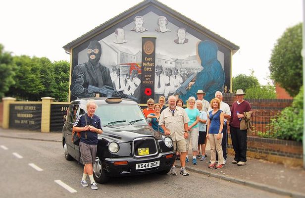 2hours Republican & Loyalist Mural Black Taxi Tour from Belfast