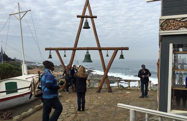 Small Group Full-Day Tour to Isla Negra, San Alfonso del Mar, and Pomaire