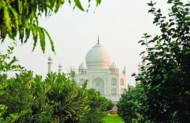 Visit Mehtab Bagh and Avoid Hefty entry fee for Taj Mahal