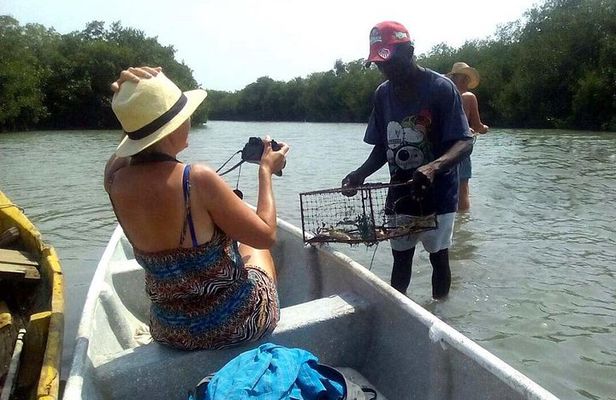 Fantastic fishing experience with transportation from Cartagena