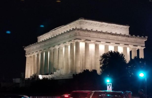 Private Washington DC Night City Tour with Stops at 6 Top Sites