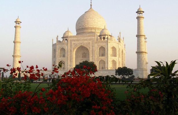 Private Taj Mahal & Agra Fort and Baby Taj from Delhi by Car