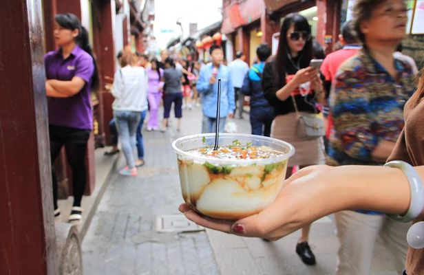4-Hour Food Tour in Qibao Water Town from Shanghai by Subway