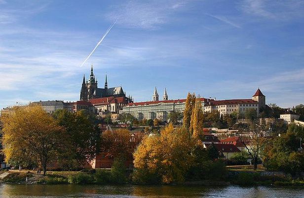 Private tour from Cesky Krumlov to Prague with a Guided tour at the Budweiser brewery