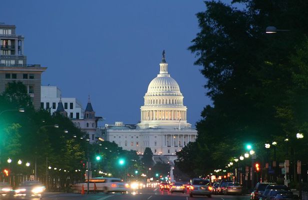 3-4 Hour Private DC City Moonlight Tour by Van