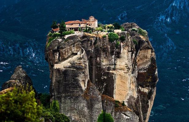 Full day private tour to Meteora Monasteries