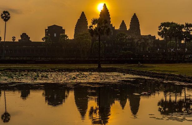 Personalised Angkor Wat Sunrise Tour by an air-conditioned car
