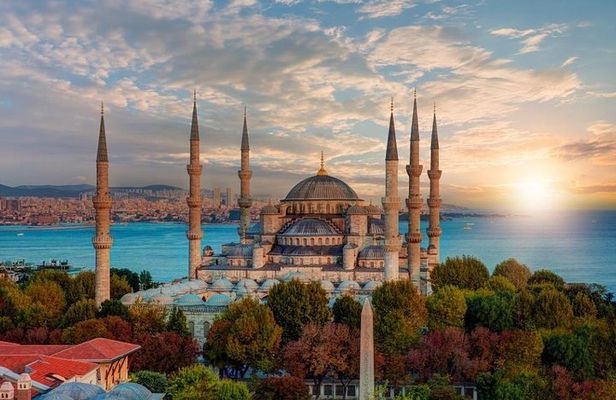Imperial Istanbul Half-Day Tour: Hagia Sophia, Basillica Cistern and Grand Bazaar