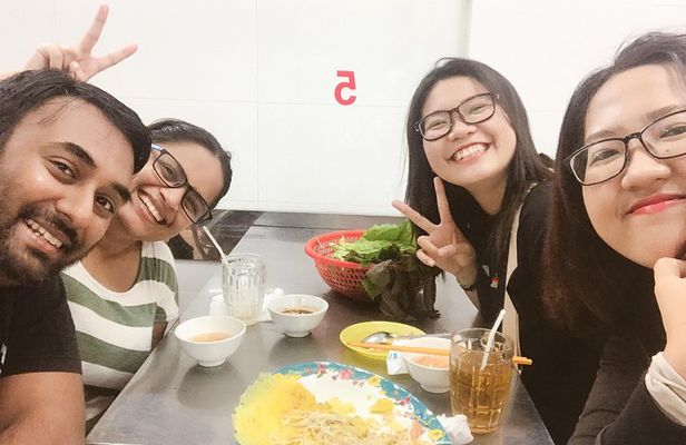 Ho Chi Minh city Street Food by scooter tour | female driver