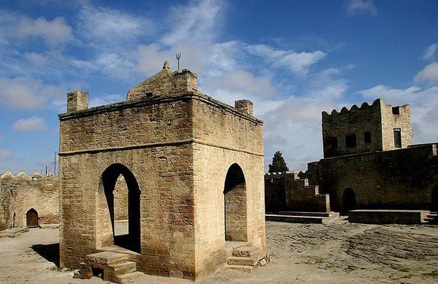 Absheron Highlights Private Tour: Ateshgah, Yanardag & Mardakan