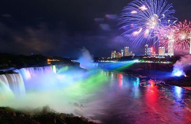 Niagara Falls Evening Tour with Boat, Journey, Dinner & Fireworks