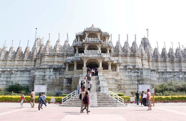 Private Full-Day Tour to Ranakpur and Kumbalgarh from Udaipur
