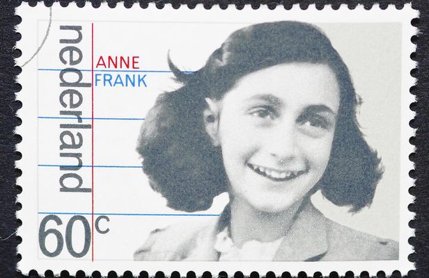 Anne Frank's Story - Guided Walking Tour through Amsterdam