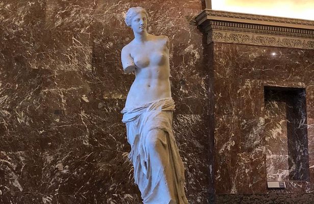 Louvre: Everything but the Mona Lisa With Entrance