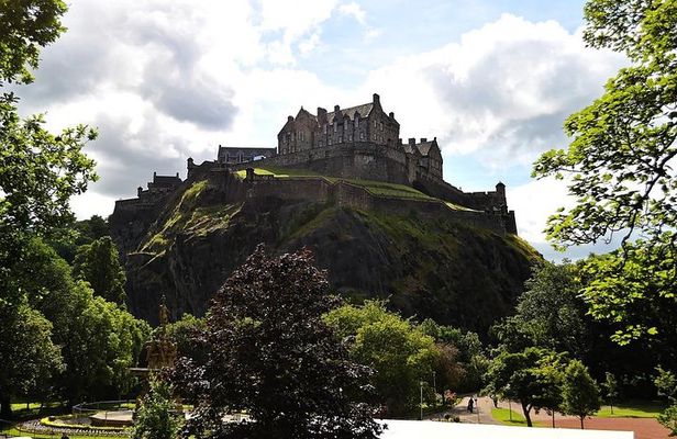 Edinburgh Like a Local: Customized Private Tour