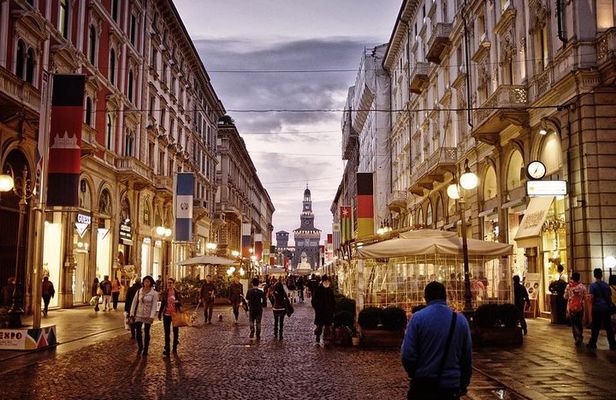 Milan Private Walking Tour with a Local