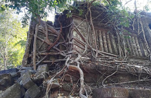 Beng Mealea, Floating Village (Kampong Phluk) and Rolus temples Tour