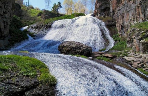 Jermuk & Shaki Waterfalls Private Tour with Khor Virap
