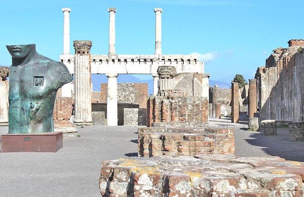 Small Group Guided Walking Tour of Ancient Pompeii Highlights