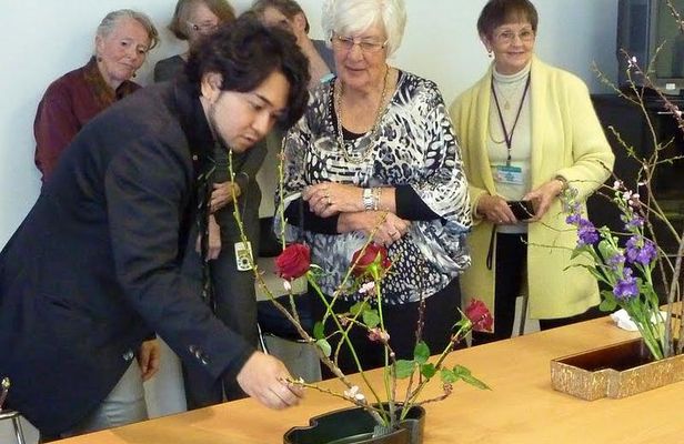 Tokyo Ikebana, Japanese Traditional Flower Arrangement Experience