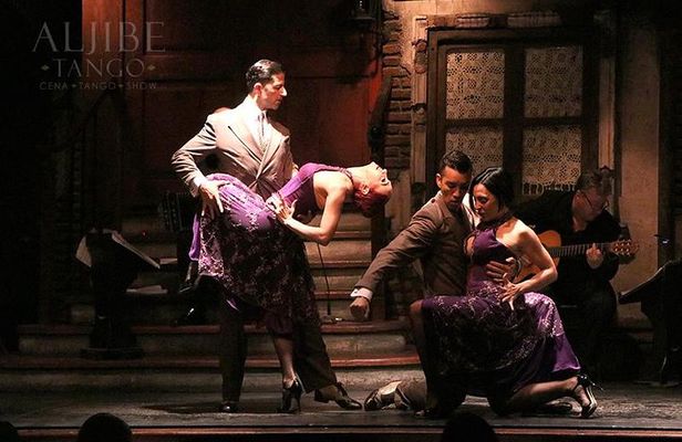 Tango Dinner-Show at El Aljibe with Optional Classic Bus Transfer
