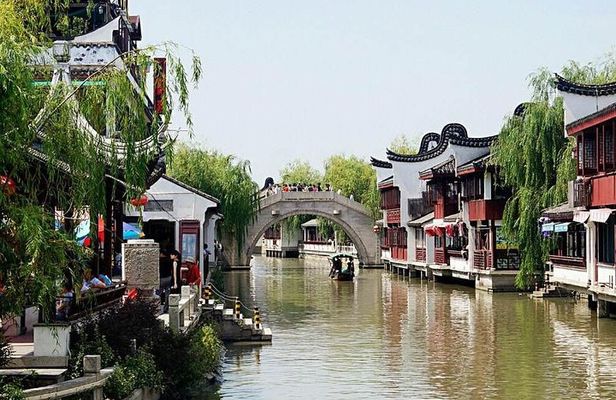 Half Day Private Tour to Zhaojialou Ancient Town with Lunch and Boat Ride