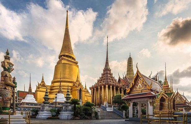 Royal Grand Palace and Bangkok Temples: Half Day Tour