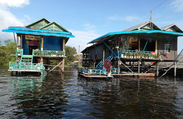 War Museum, Killing Field and Floating Village ( Kampong Phluk)