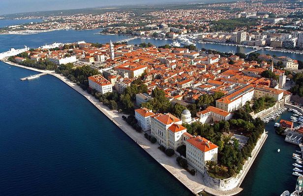 Private Customizable Tour of Croatia Via Minivan with a Guide