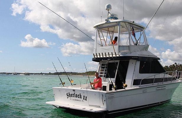 Punta Cana Private Fishing Charter on 39 Foot Boat with Bevarages