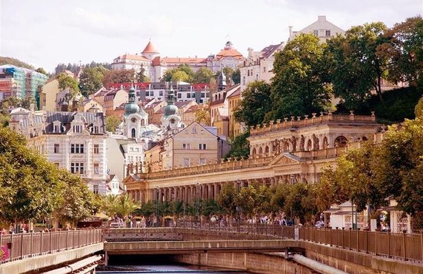 Private Day trip from Prague to Karlovy Vary the Spa Town