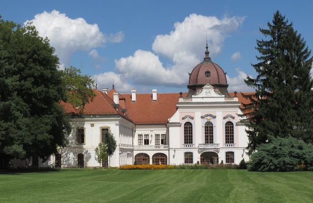 Godollo Sisi Castle and Szentendre Full-Day Private Tour from Budapest