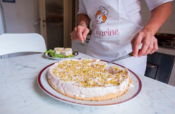 Private cooking class at a Cesarina's home with tasting in Maranello