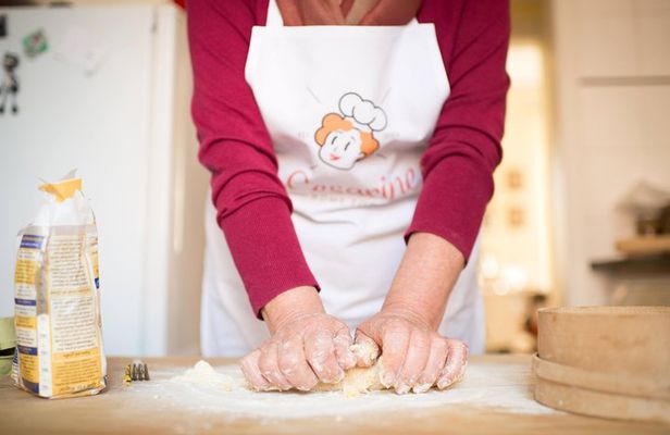 Cesarine: Market Tour & Home Cooking Class in Messina