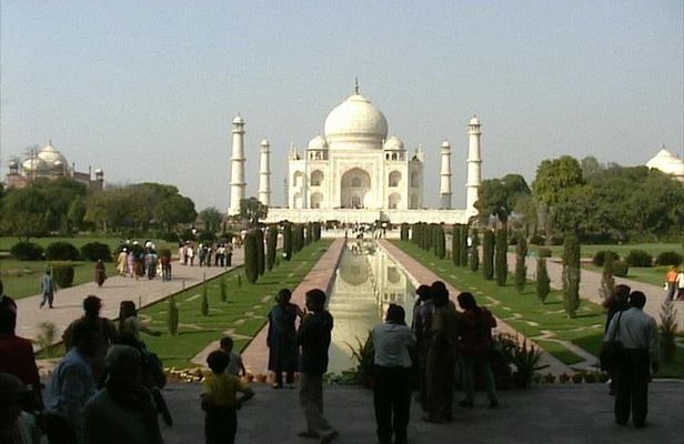 1-Day Trip to The Taj Mahal and Agra from Pune with Both side Commercial Flights