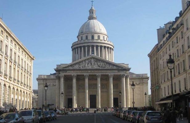Latin District 2-Hour Private Tour: from the Middle Ages to Midnight in Paris