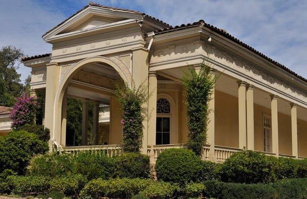 New Premium Concha y Toro Tour Includes winetasting & Transport