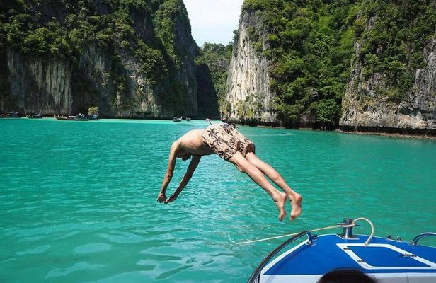 Phi Phi & Maya Bay PREMIUM Trip by Speedboat: Full Food & Pickup