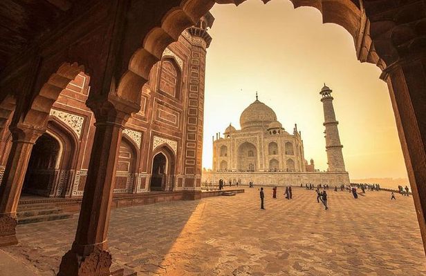 Sunrise tour to Tajmahal and Agra fort from Delhi