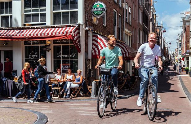Amsterdam PRIVATE Bike Tour With Locals: Bike & Local Snack Included 