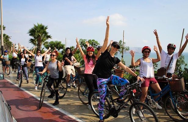 Lima Bike Tour Miraflores - Barranco + Huaca Pucllana!
