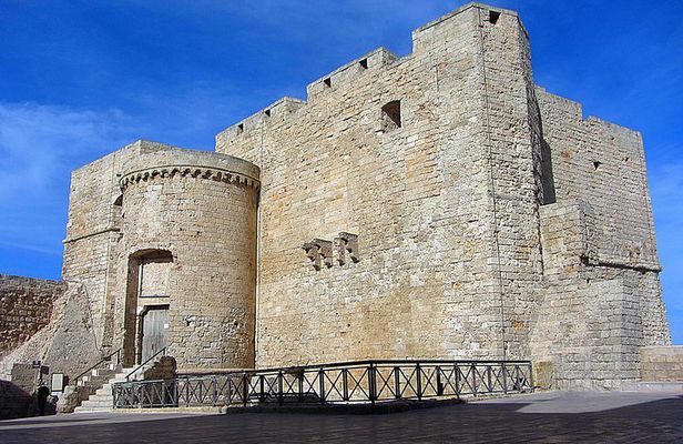 Walking tour in the wonderful Monopoli: Nice cosy Italian old town