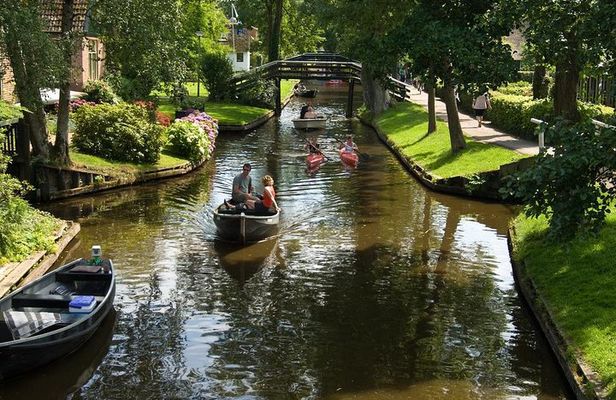 Giethoorn Private Tour Guide Giethoorn in luxury Jaguar S Type